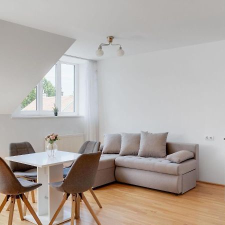 Elegant Apartment In Vienna With Patio Bagian luar foto