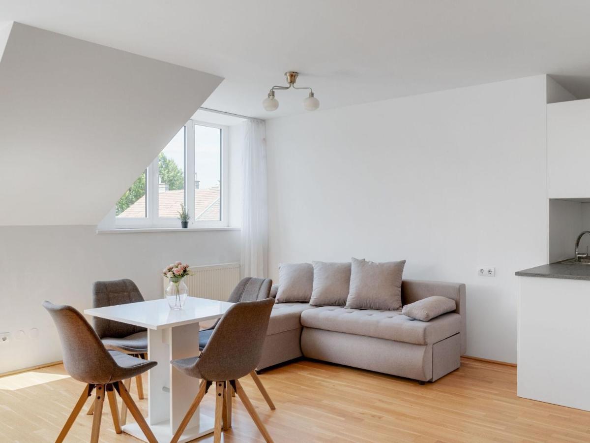 Elegant Apartment In Vienna With Patio Bagian luar foto