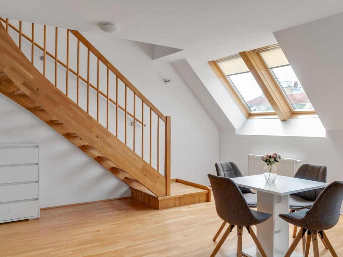 Elegant Apartment In Vienna With Patio Bagian luar foto