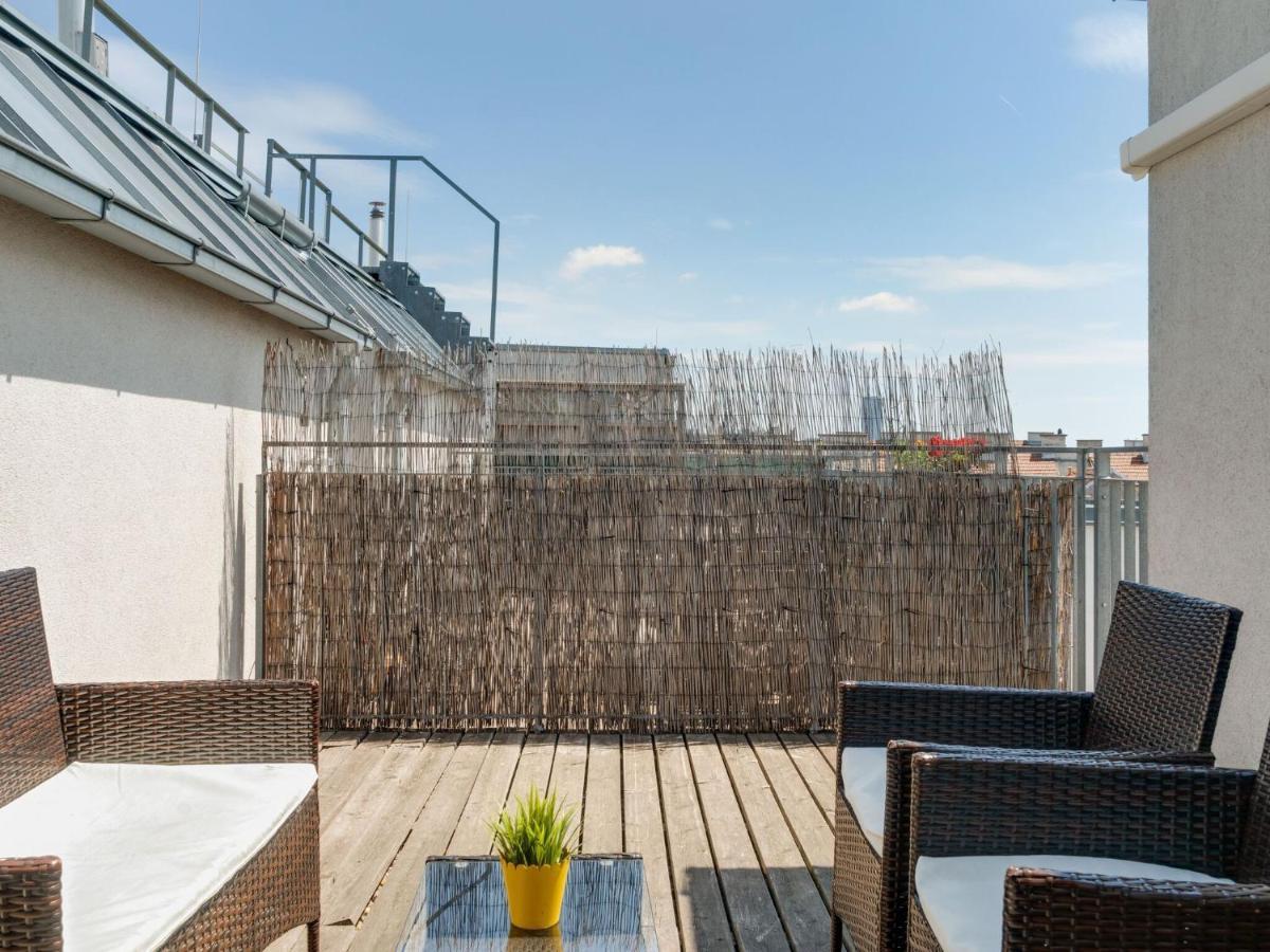 Elegant Apartment In Vienna With Patio Bagian luar foto
