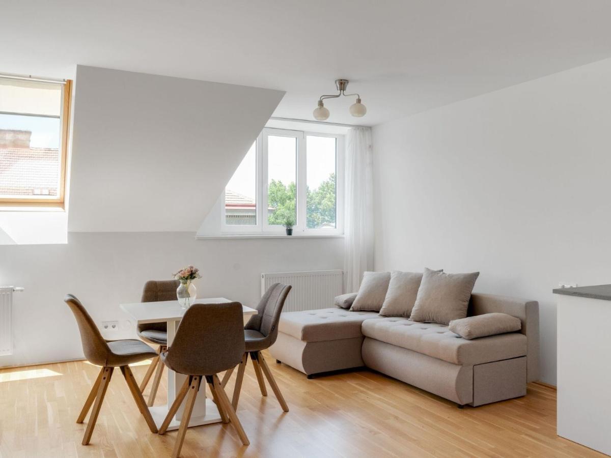 Elegant Apartment In Vienna With Patio Bagian luar foto