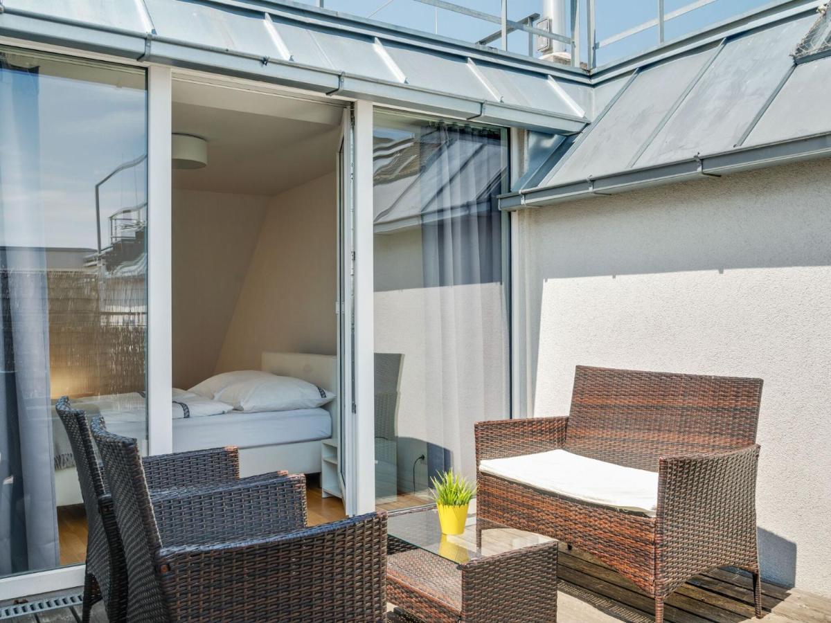 Elegant Apartment In Vienna With Patio Bagian luar foto