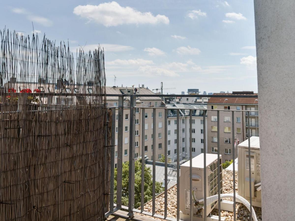 Elegant Apartment In Vienna With Patio Bagian luar foto