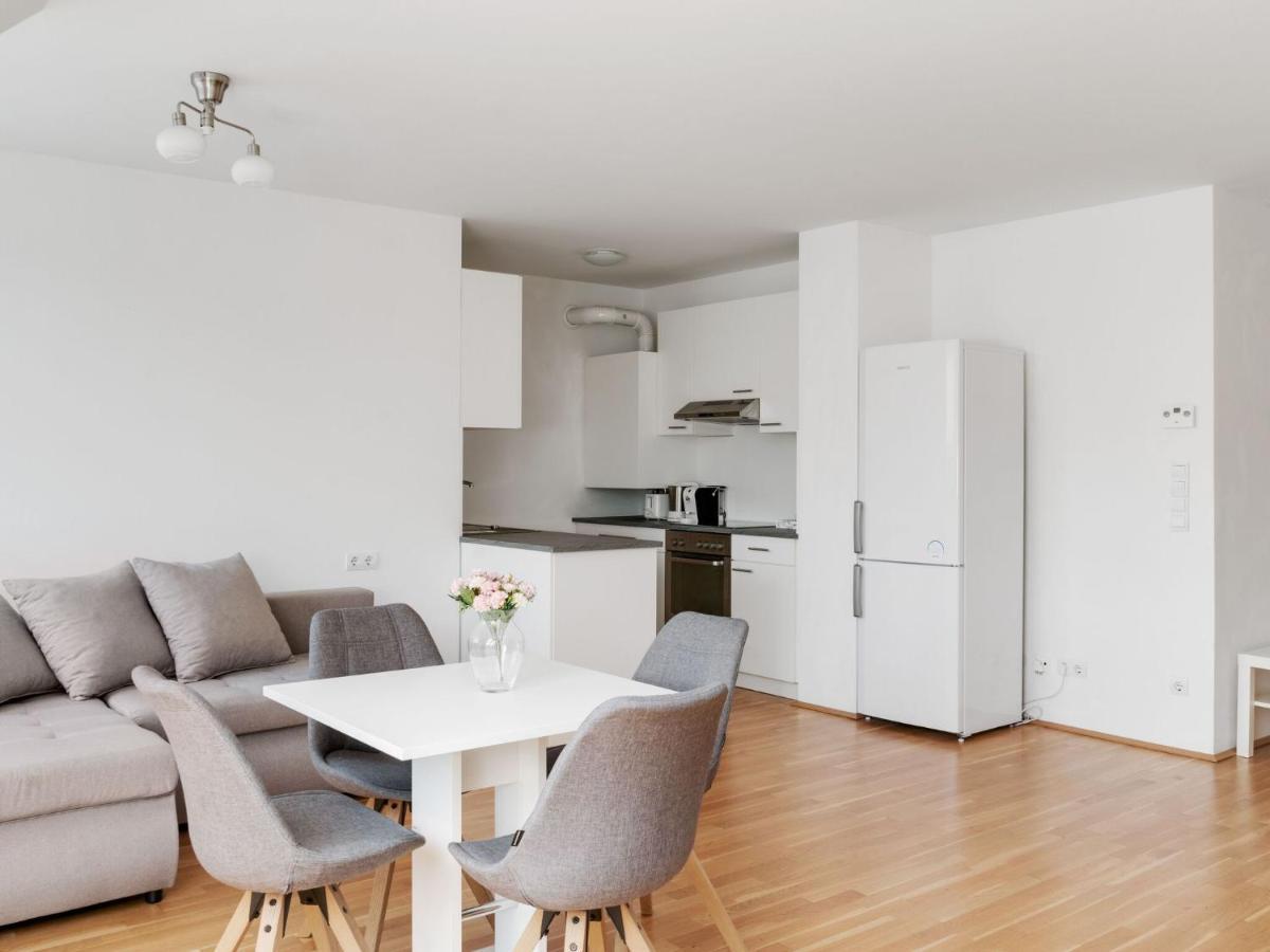 Elegant Apartment In Vienna With Patio Bagian luar foto